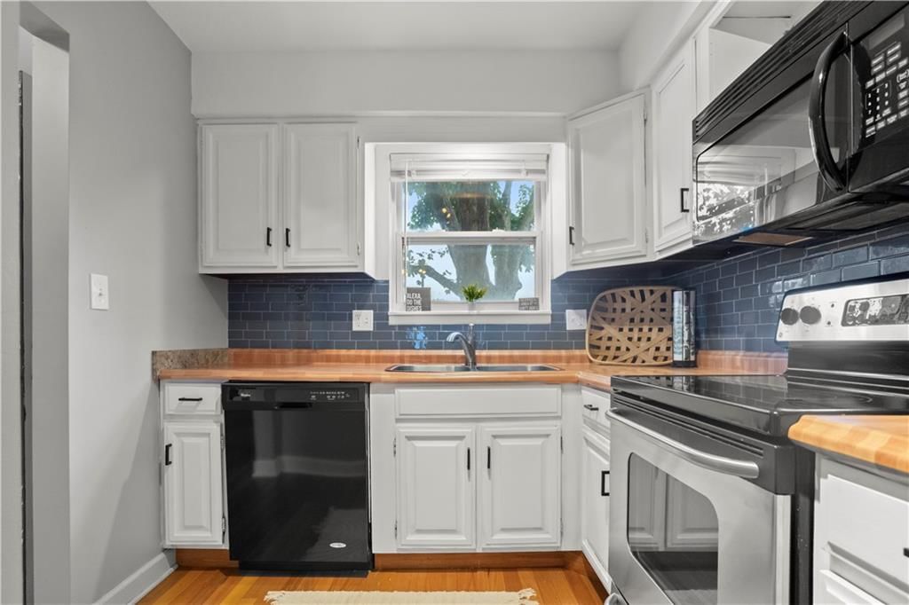 9505 Perry Lane — photo 17