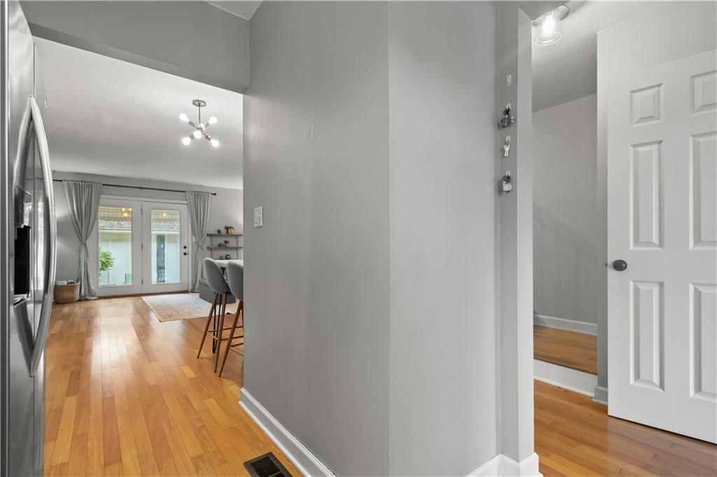 9505 Perry Lane — photo 18