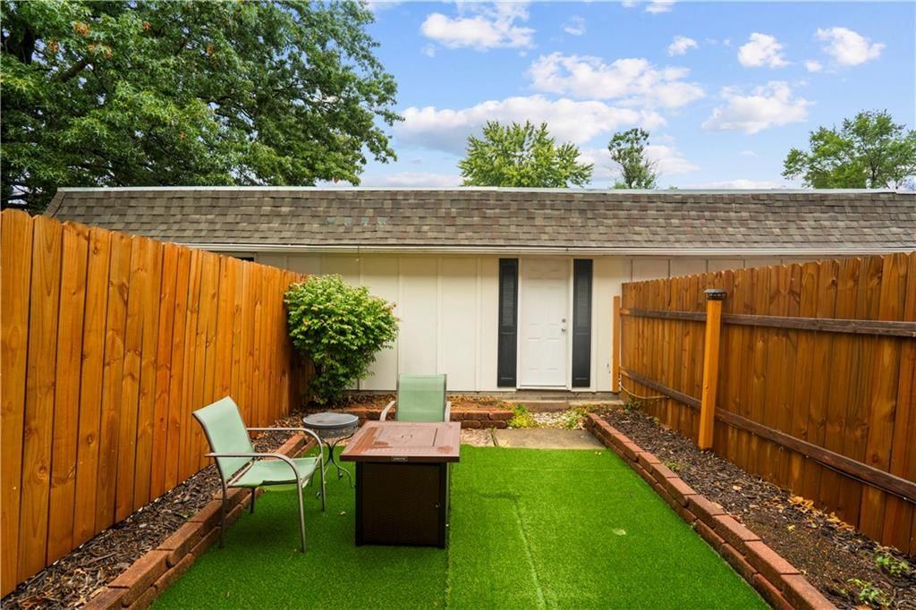 9505 Perry Lane — photo 35