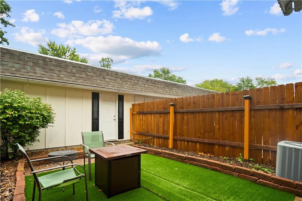 9505 Perry Lane — photo 38