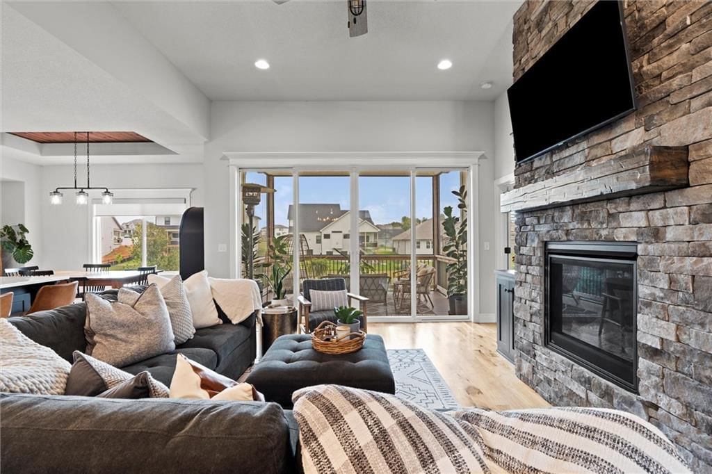 5857 Belmont Drive — photo 9