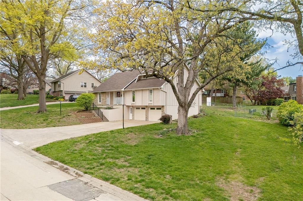 4329 Stonecrest Drive — photo 2
