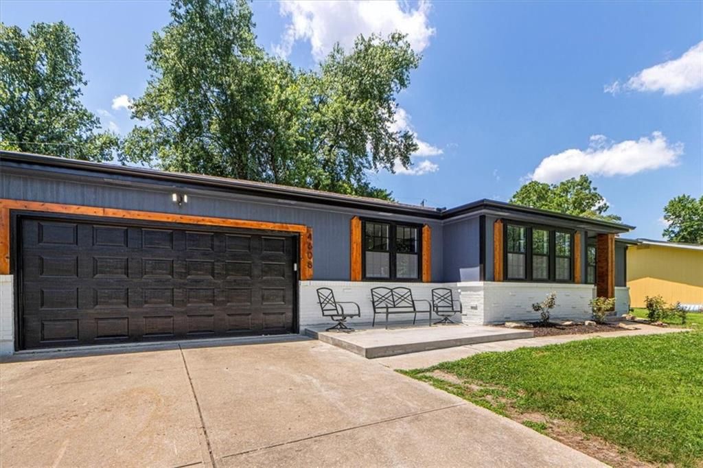 4608 S Crysler Avenue — photo 3
