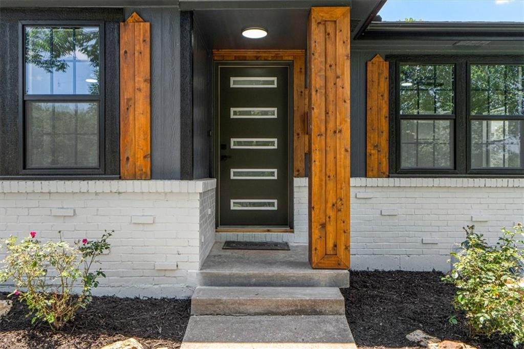 4608 S Crysler Avenue — photo 5