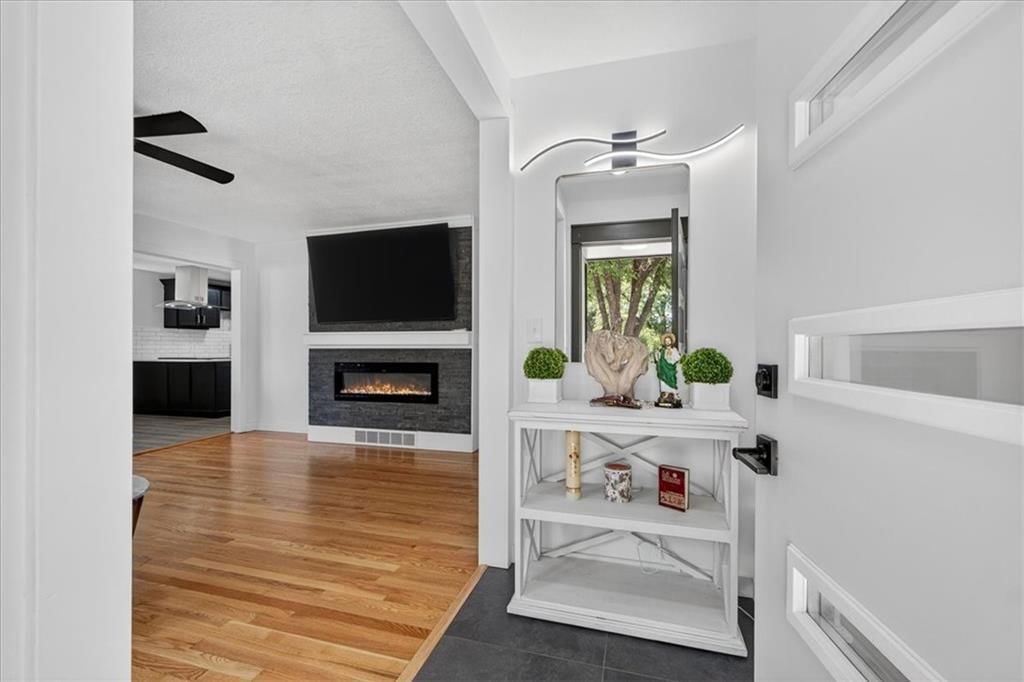 4608 S Crysler Avenue — photo 6