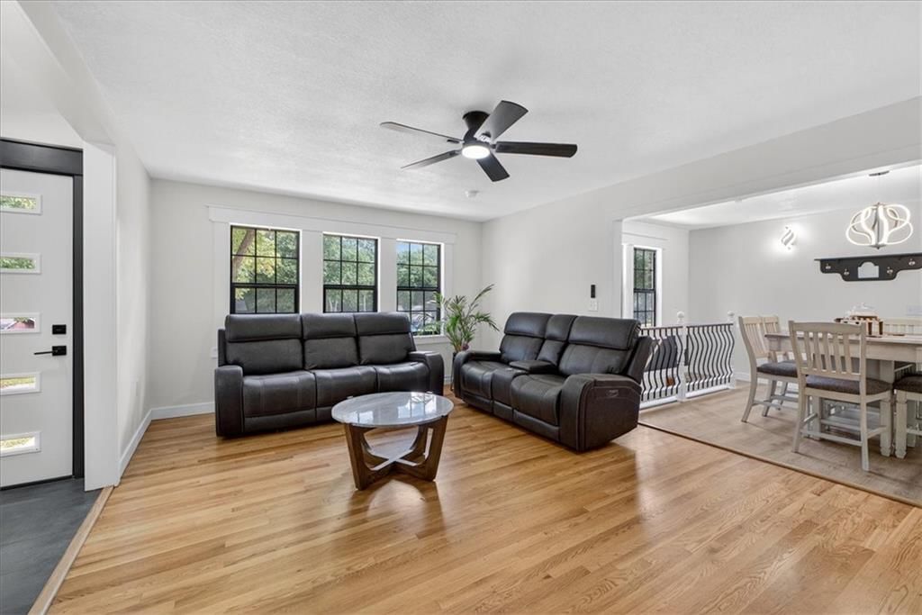 4608 S Crysler Avenue — photo 9