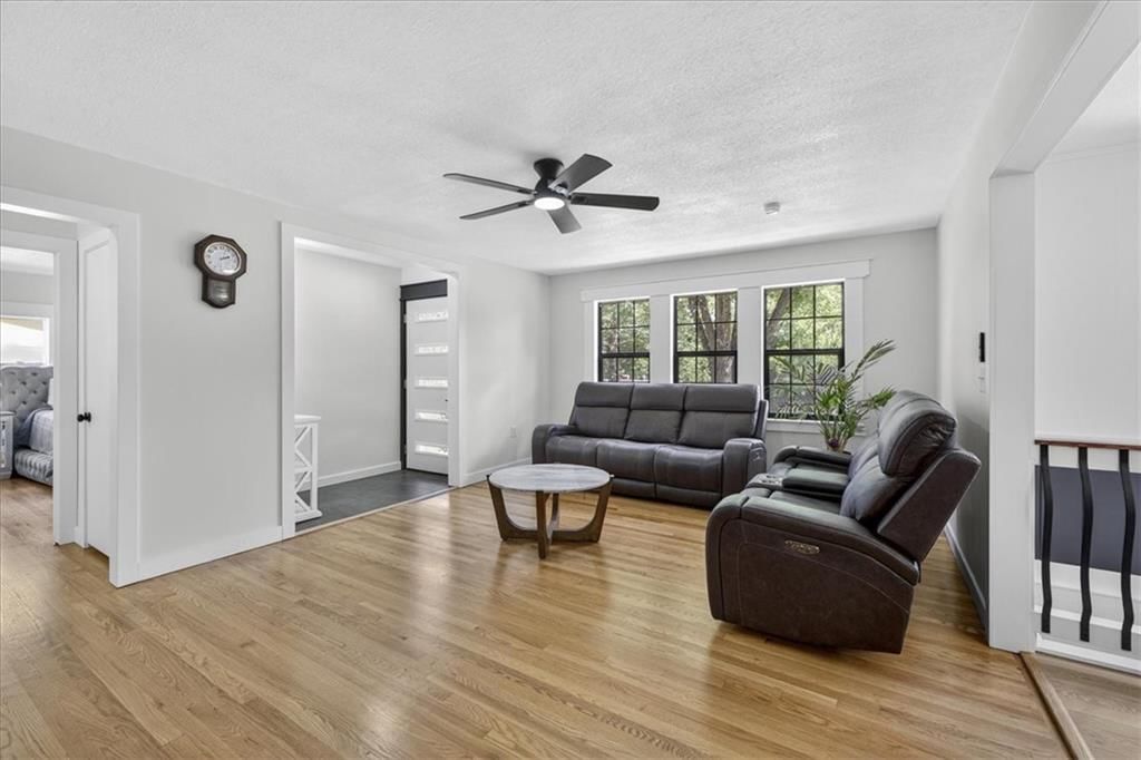 4608 S Crysler Avenue — photo 10