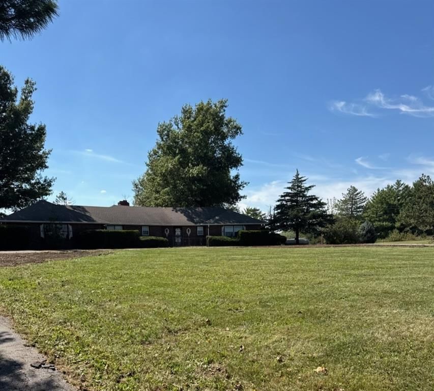 1975 SW J Highway — photo 3
