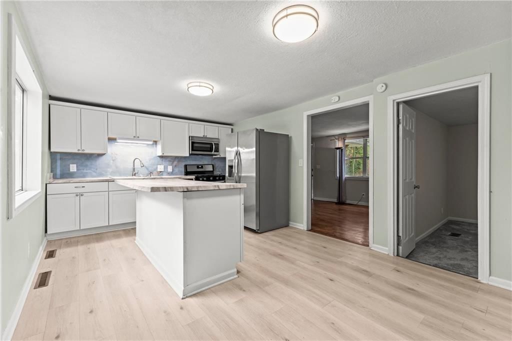 9217 Oak Street, Kansas City, MO