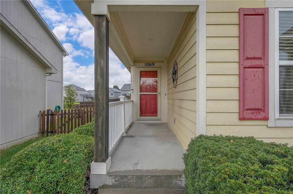 1069 SW Arborway Drive — photo 3