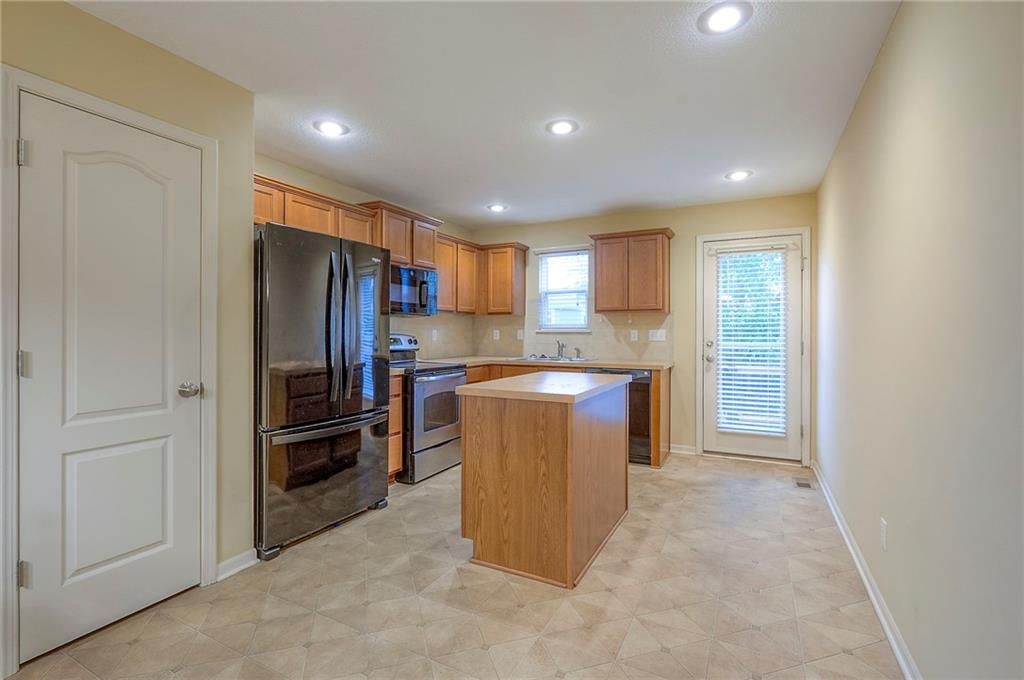 1069 SW Arborway Drive — photo 8