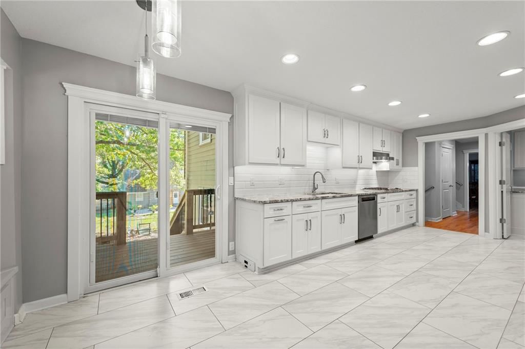 10713 W 98th Terrace — photo 8