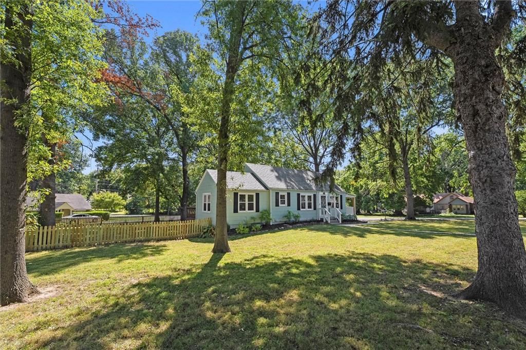 2741 Windsor Avenue — photo 3