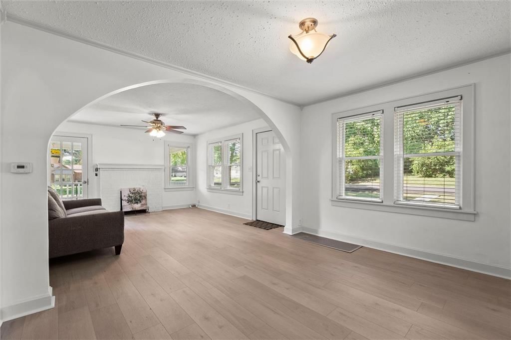 2741 Windsor Avenue — photo 9