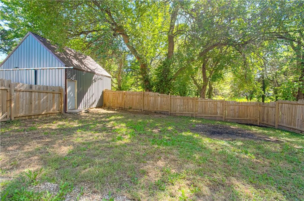 416 E Marion Street — photo 26