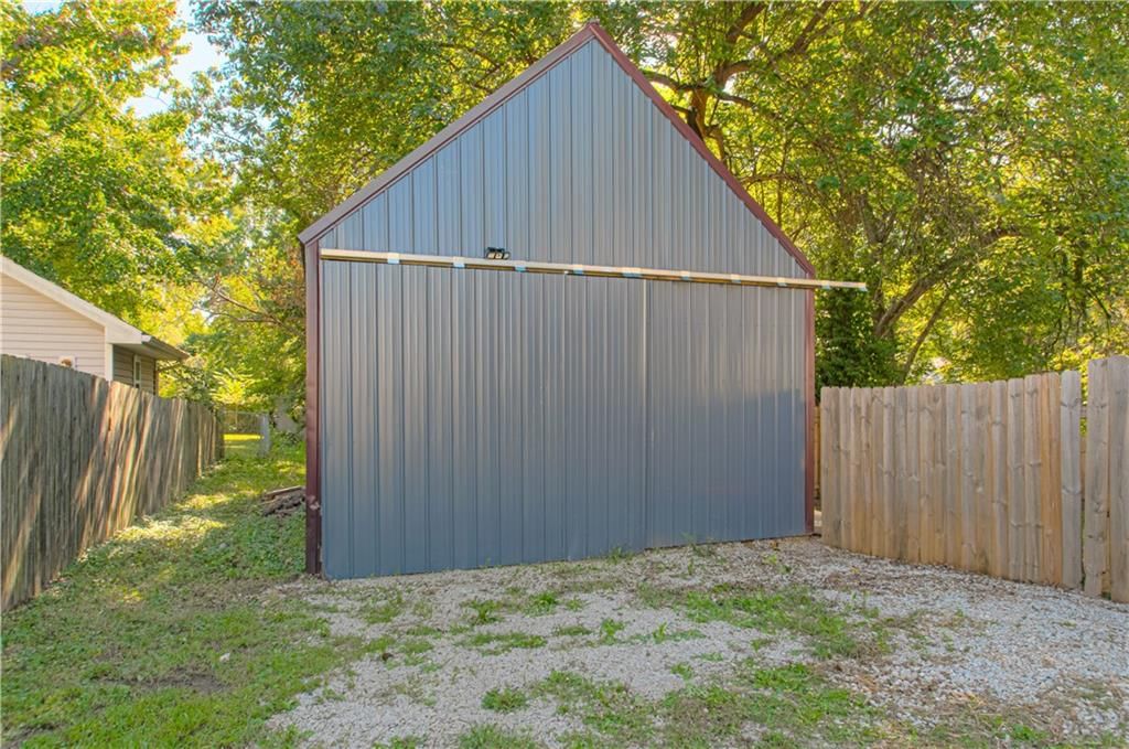 416 E Marion Street — photo 30
