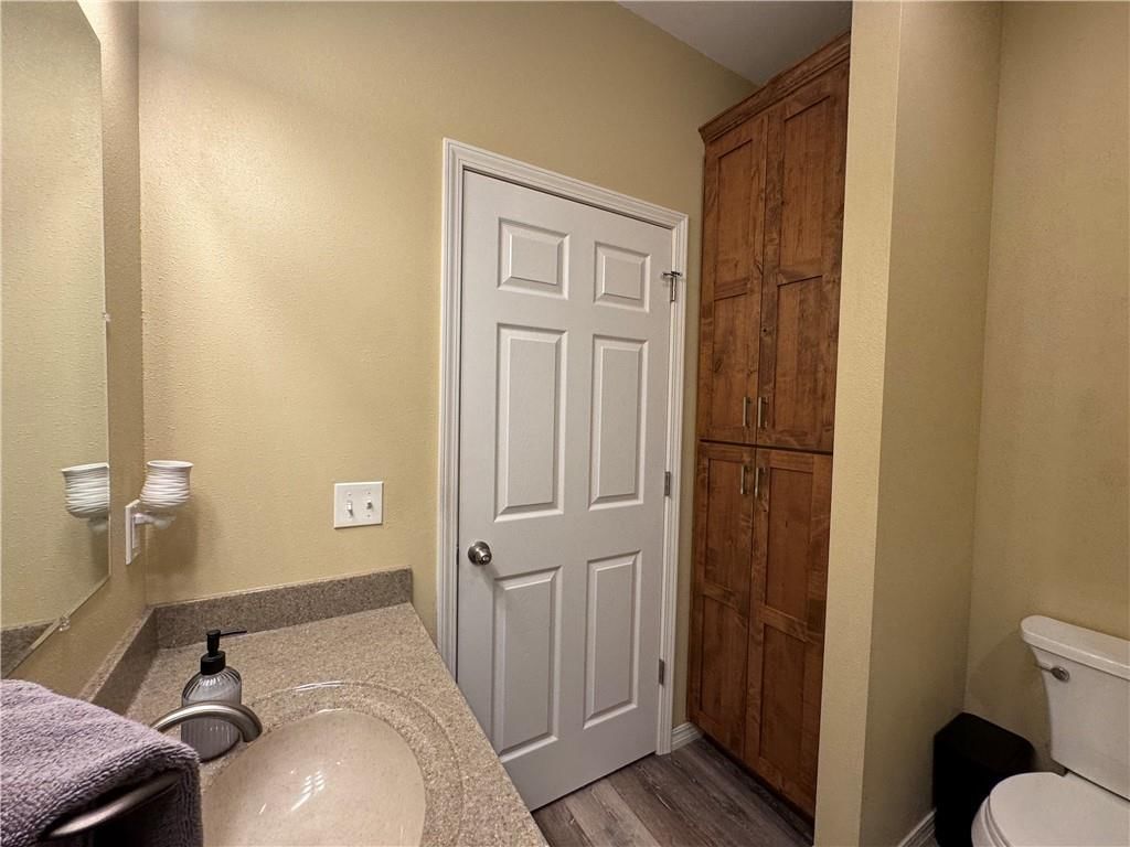 104 S Jefferson Street — photo 31