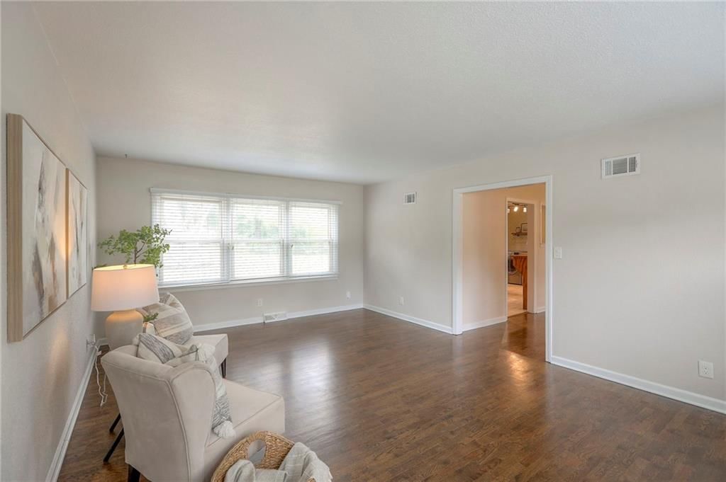 5729 Long Avenue — photo 10