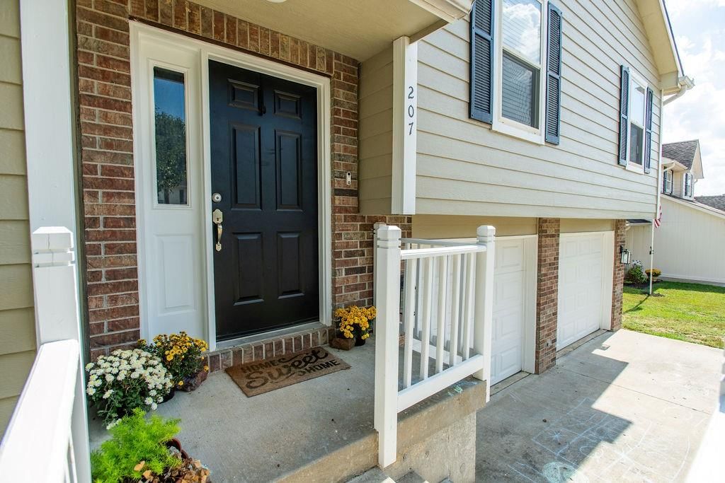 207 SUMMER Place — photo 4