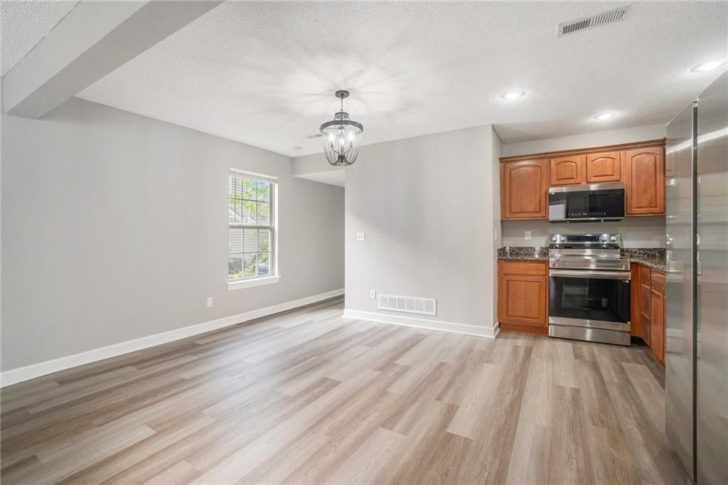 906 SW Peach Tree Lane — photo 8