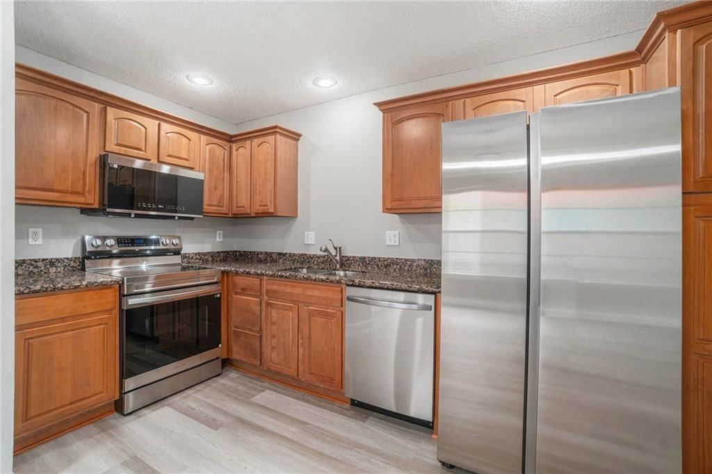 906 SW Peach Tree Lane — photo 10