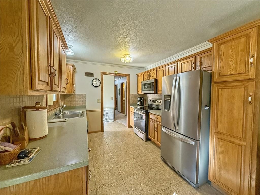 1251 E Crestview Drive — photo 2