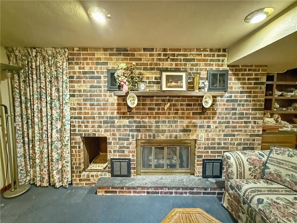 1251 E Crestview Drive — photo 14
