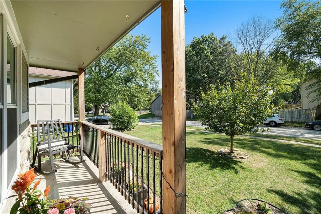 1126 E Yesteryear Drive — photo 3