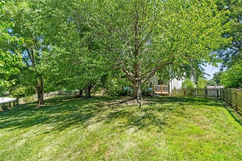 701 NE Hunters Circle — photo 12