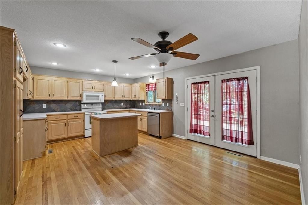 701 NE Hunters Circle — photo 4