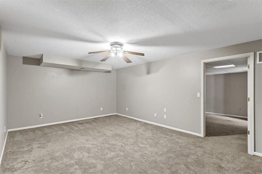 701 NE Hunters Circle — photo 9