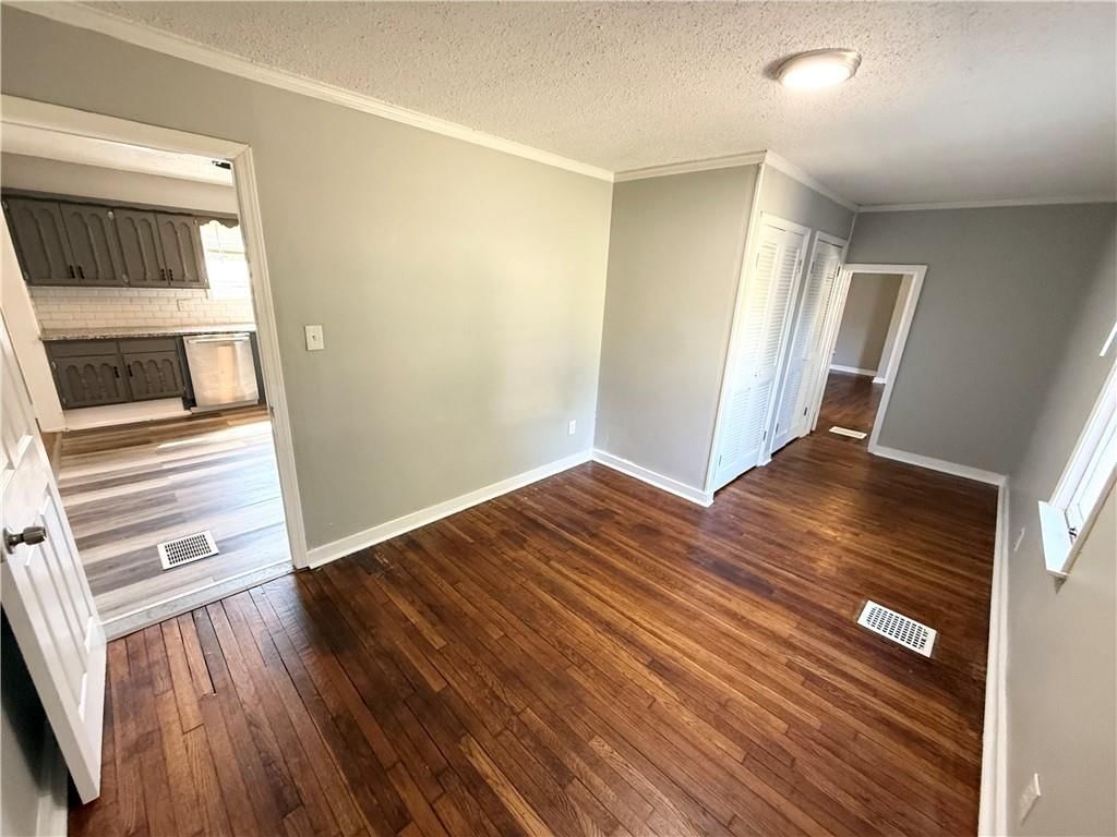 327 S Hunter Street — photo 20
