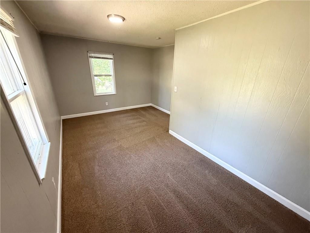 327 S Hunter Street — photo 35