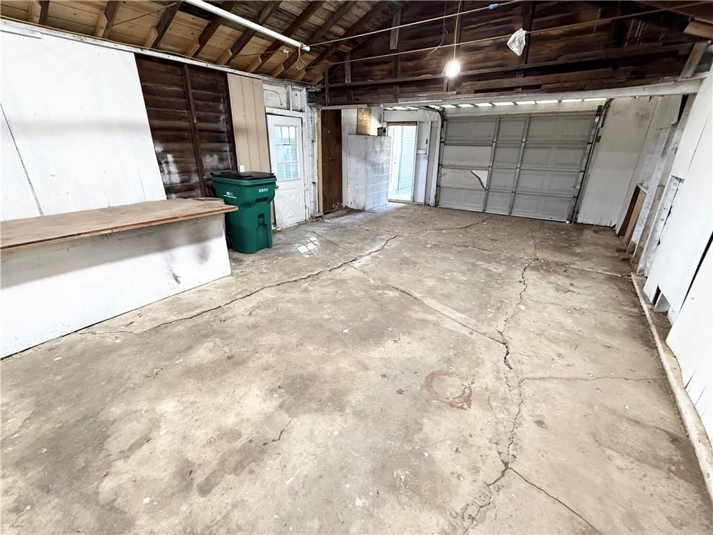 327 S Hunter Street — photo 38
