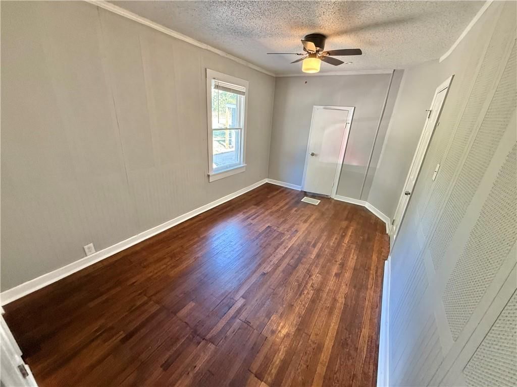 327 S Hunter Street — photo 10
