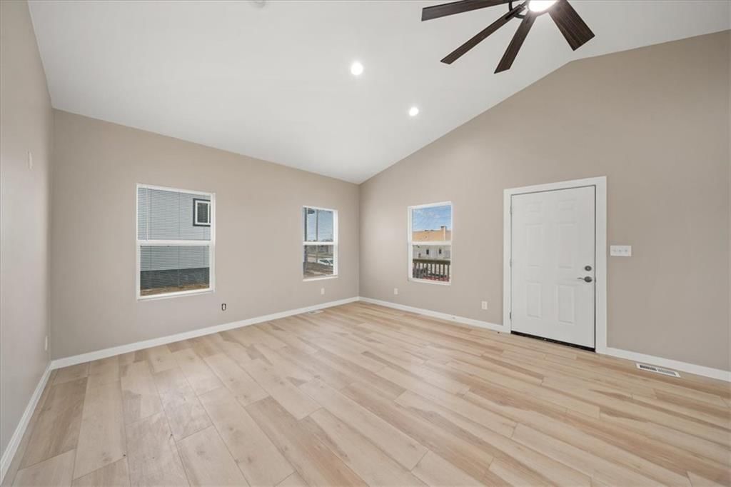 1013 Armstrong Avenue — photo 5