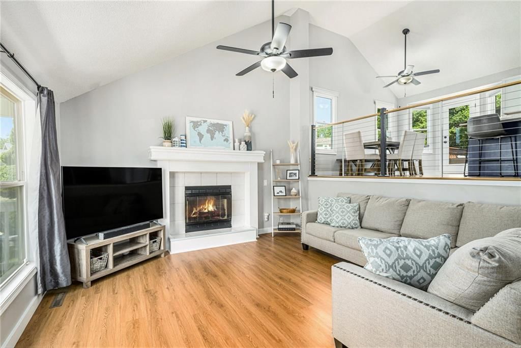 19 SW Whitlock Drive — photo 3