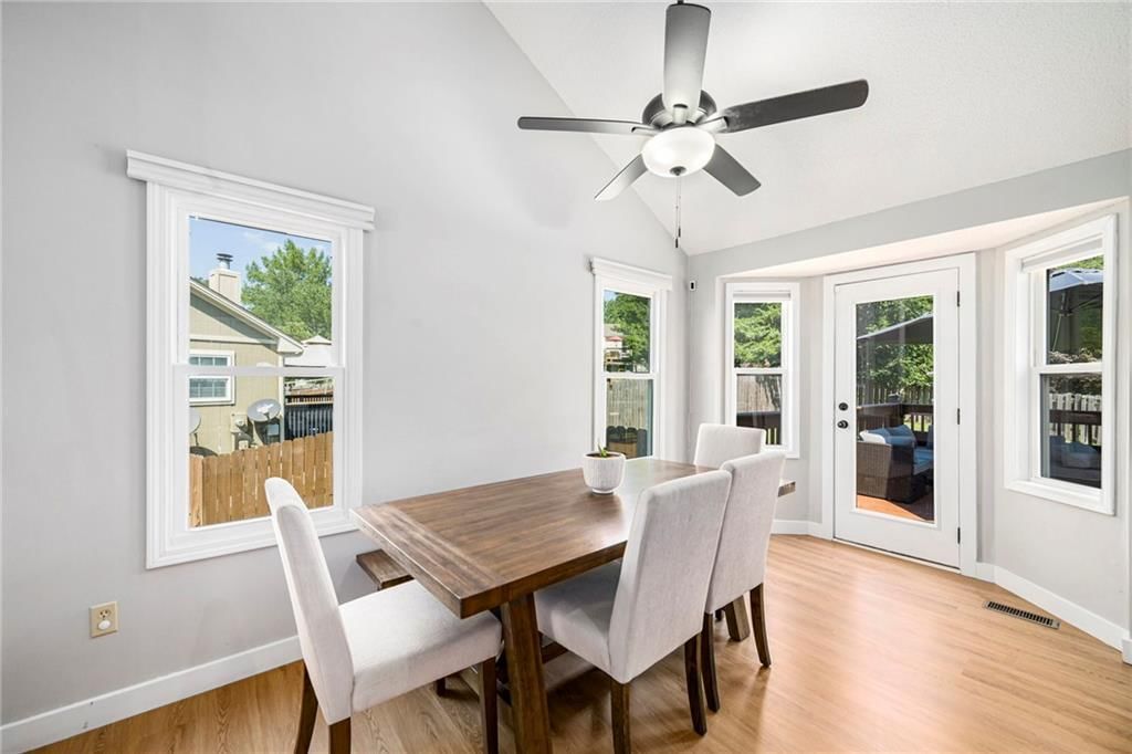 19 SW Whitlock Drive — photo 5