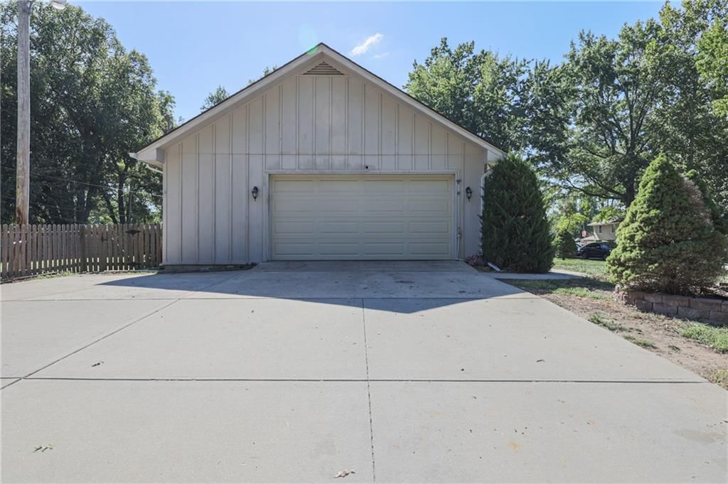403 Ridgeway Drive — photo 3