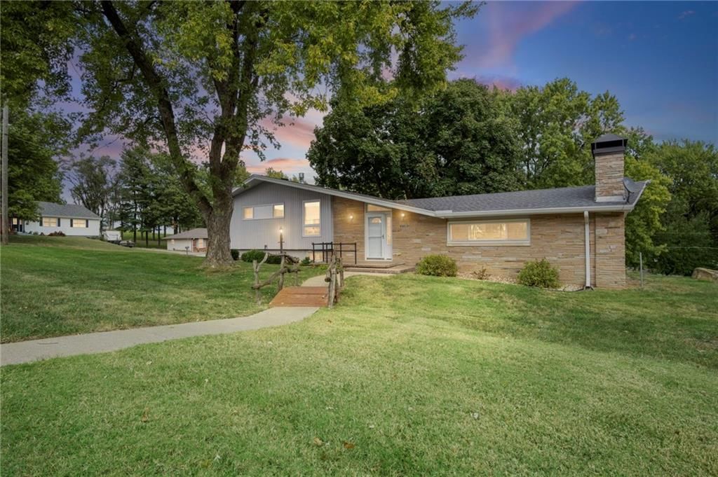 1720 Linden Lane — photo 2