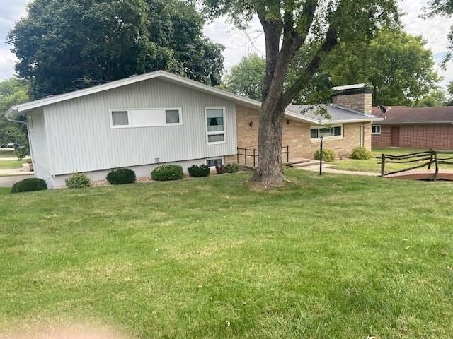 1720 Linden Lane — photo 3