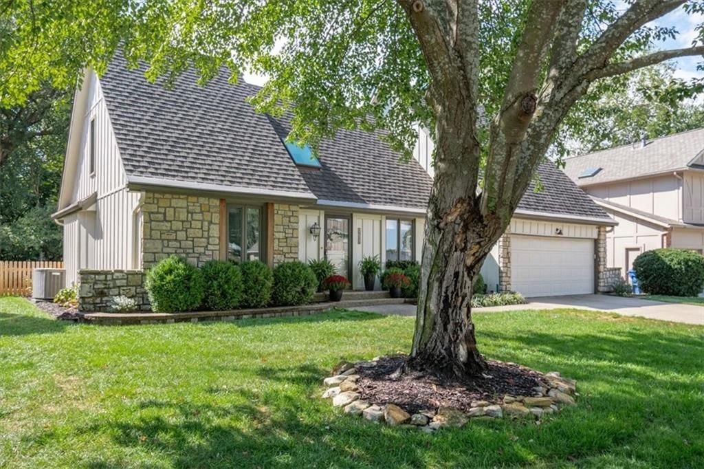 203 NE Shoreview Drive — photo 9