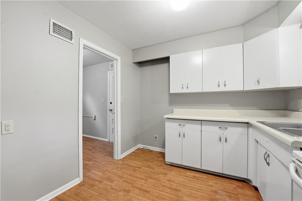 7308 W 75th Street — photo 11