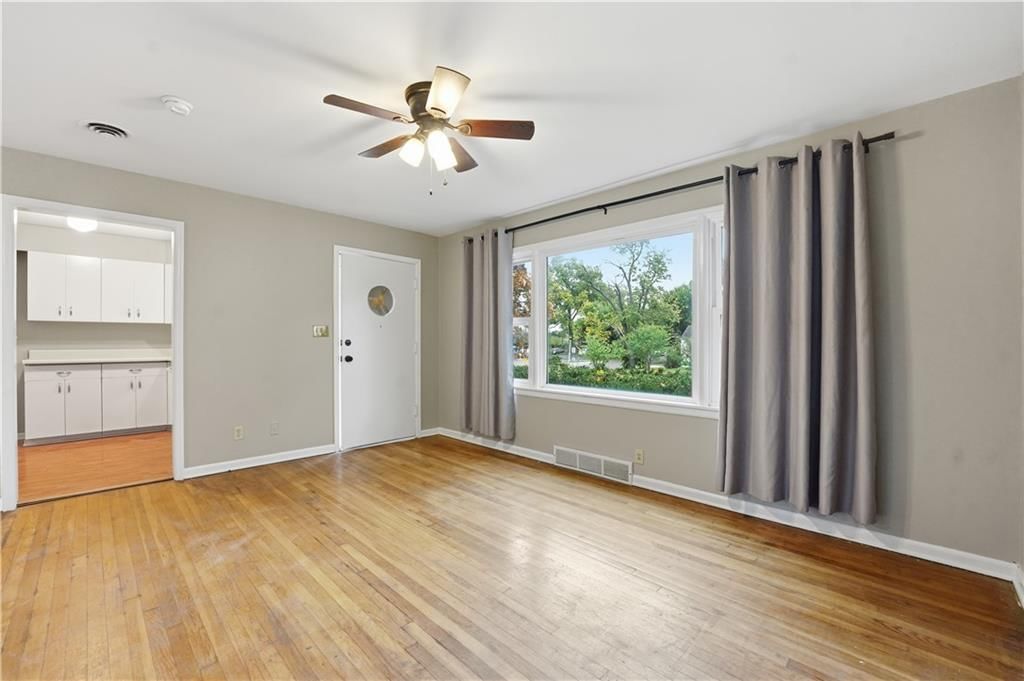 7308 W 75th Street — photo 5