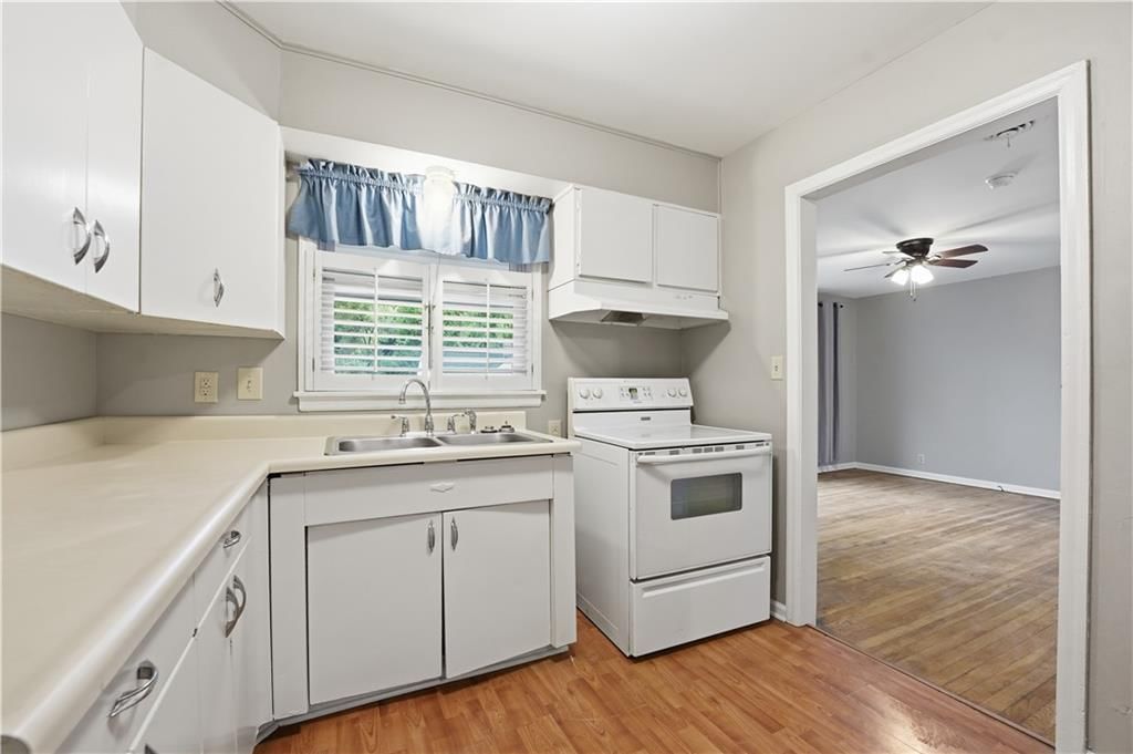 7308 W 75th Street — photo 10