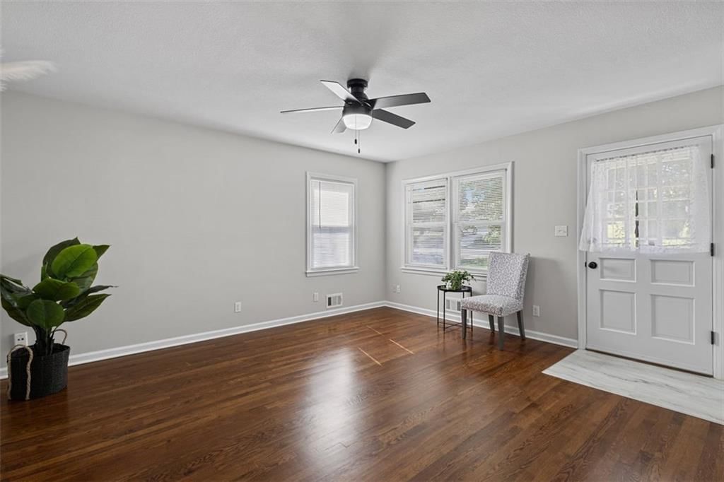 5425 N Flora Avenue — photo 2