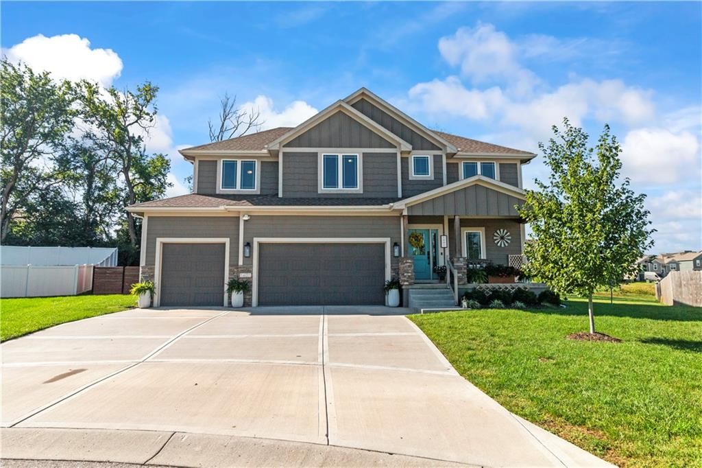 1401 NW Hickory Ridge Court, Grain Valley, MO