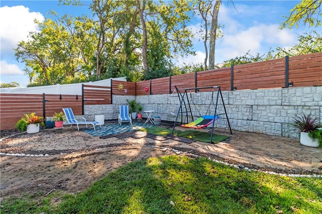 1401 NW Hickory Ridge Court — photo 32
