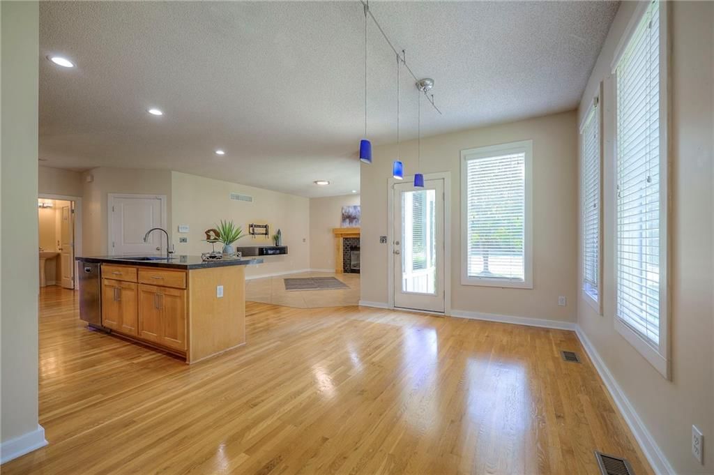 4420 Anderson Street — photo 15