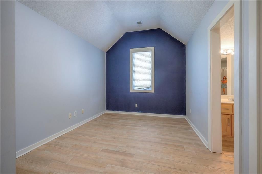 4420 Anderson Street — photo 32